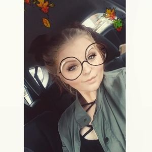 Meet your Posher, Ariana